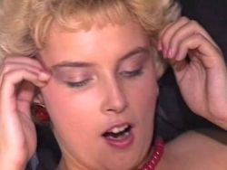 Ein prallen Ständer reicht dem geilen Luder beim Blowjob nicht aus