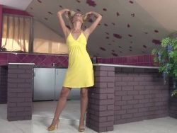Geiles Amateurgirl zeigt sich beim heimischen Solobums
