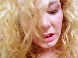 Blonde in geilen Dessous bringt einen harten Schwanz zum abspitzen