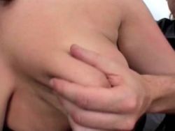 Extremer Posex für die fickrige Mature