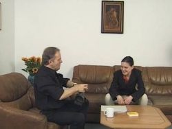 Das versaute Luder präsentiert seine füllige Fickfotze