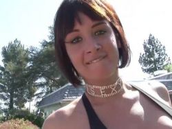 Teenager Junges Luder den harten Penis unter freiem Himmel
